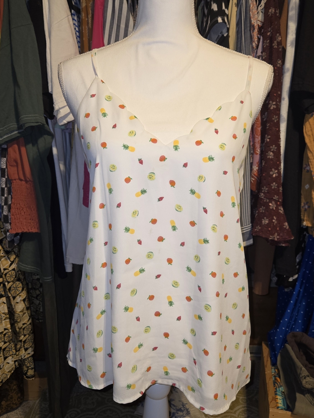 Socialite White Pineapple & Citrus Scallop Cami